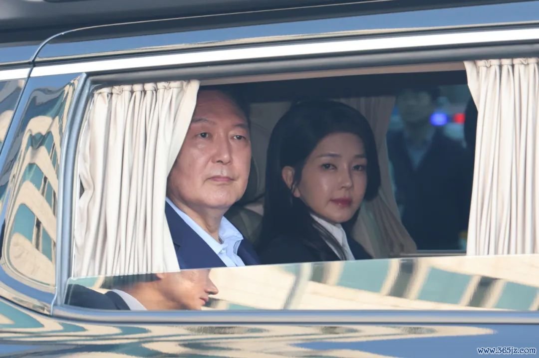 4月11日，尹锡悦和夫东谈主金建希搬离韩国首尔汉南洞总统官邸，移居至瑞草洞私邸。图/IC